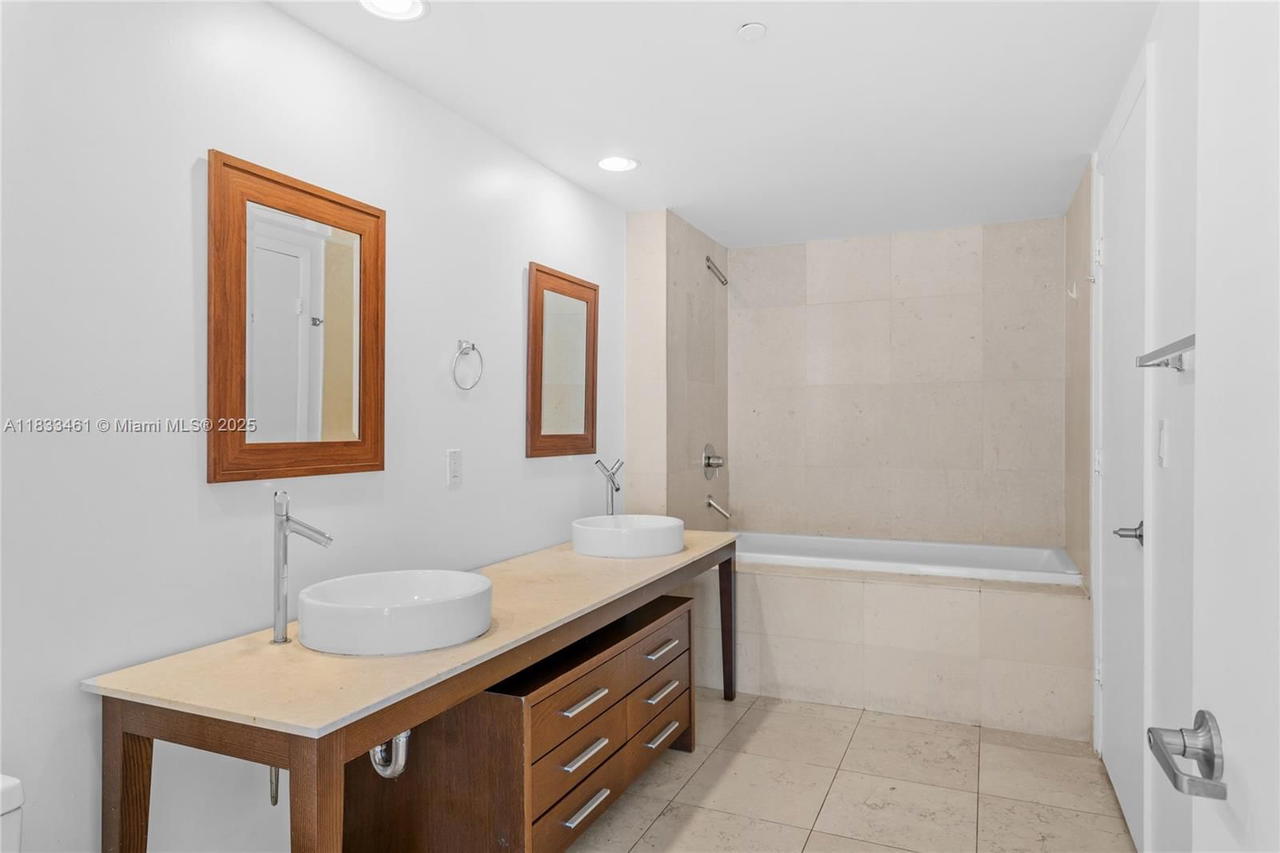 Real estate property located at 495 Brickell Ave #2607, Miami-dade, Icon Brickell No Two, Miami, FL