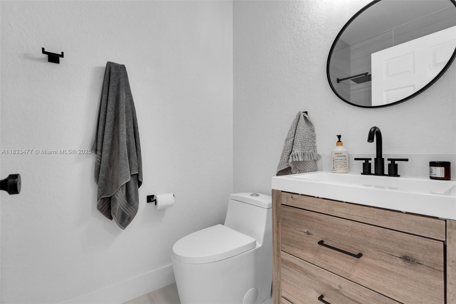Real estate property located at 8242 107th Ct #7-12, Miami-dade, Leeward At Islands At Dor, Doral, FL