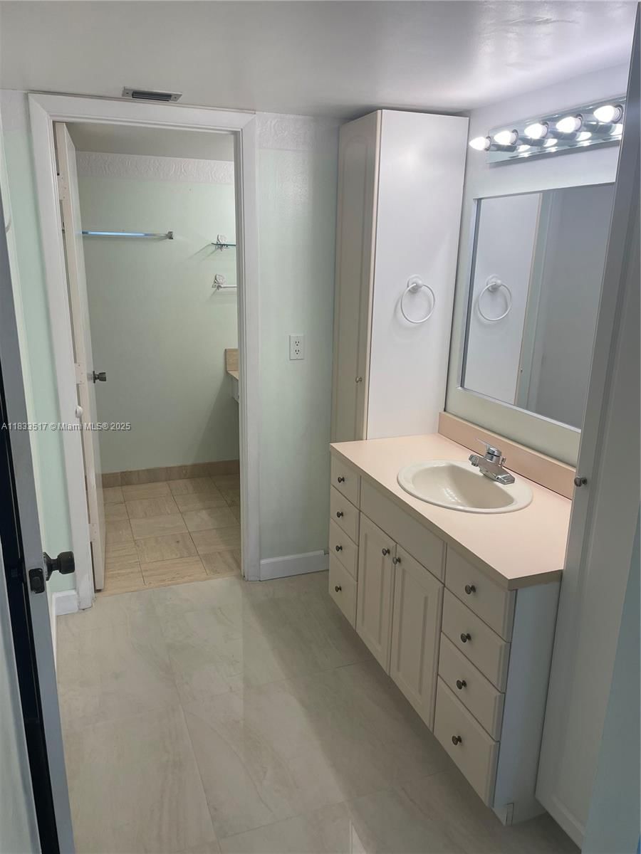 Real estate property located at 1201 Ocean Dr #318S, Broward, Summit Condo, Hollywood, FL