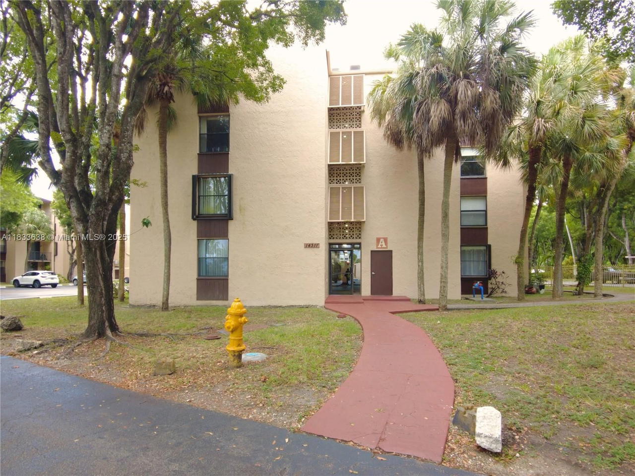 Real estate property located at 14311 Kendall Dr #301A, Miami-dade, Promenade At Kendale Lake, Miami, FL
