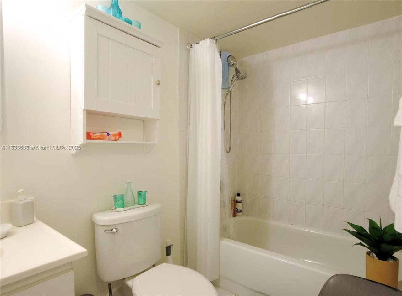 Real estate property located at 14311 Kendall Dr #301A, Miami-dade, Promenade At Kendale Lake, Miami, FL