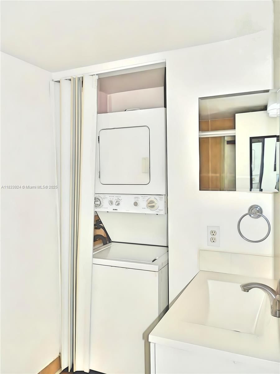 Real estate property located at 11780 18th St #317-2, Miami-dade, International Park I Cond, Miami, FL