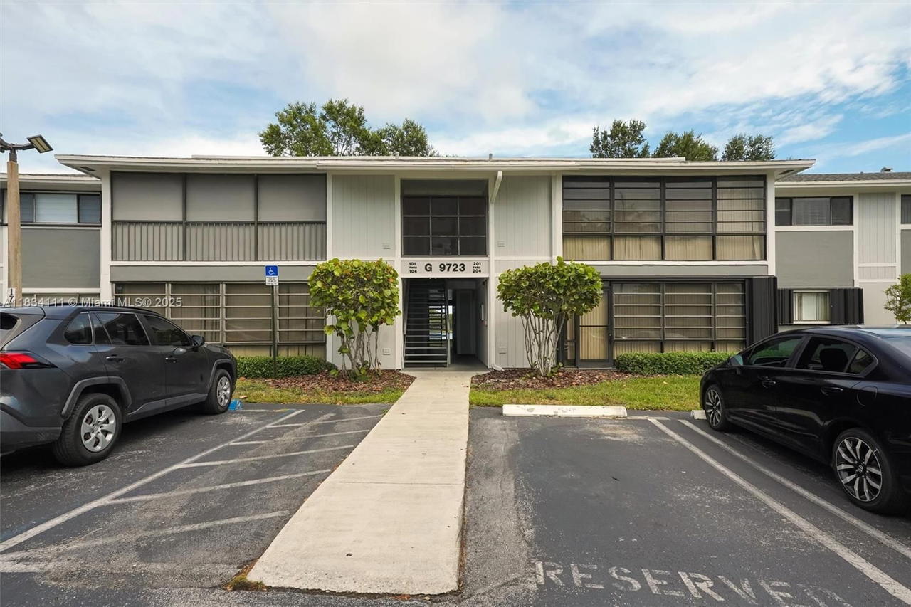 Real estate property located at 9723 Hammocks Blvd #102, Miami-dade, Lakeview At The Hammocks, Miami, FL