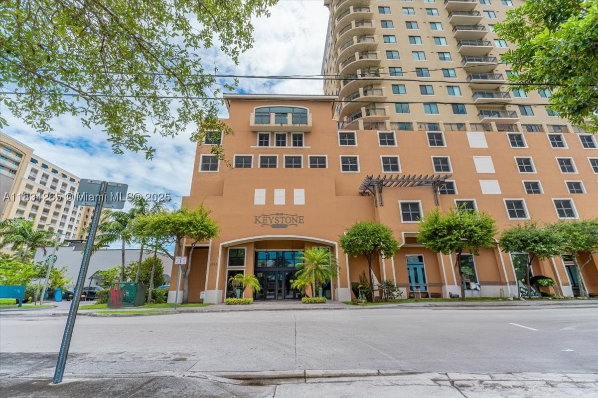 Real estate property located at 4242 2 ST #1601, Miami-dade, Keystone Park Condo, Miami, FL