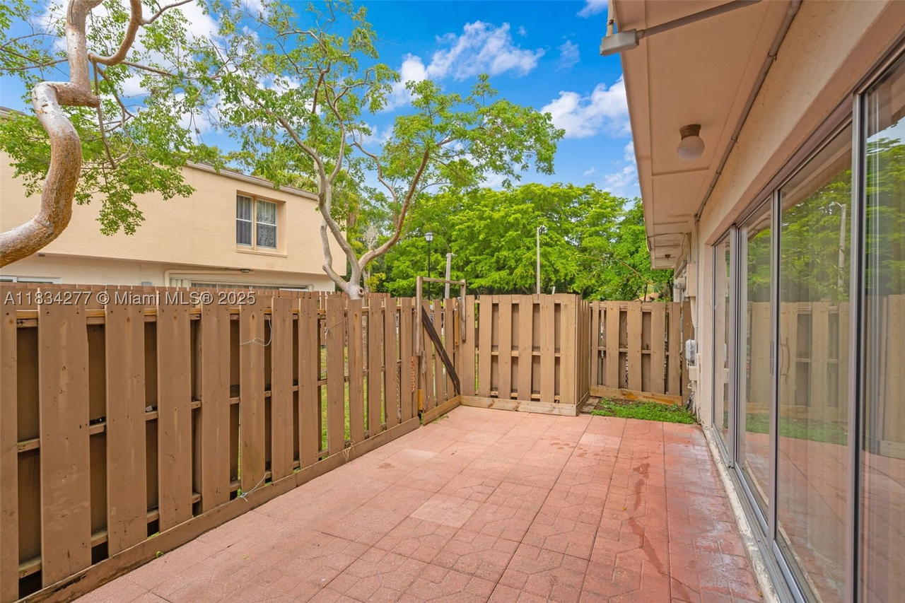 Real estate property located at 8256 9th Ct #2, Broward, Townhouses At Jacaranda C, Plantation, FL