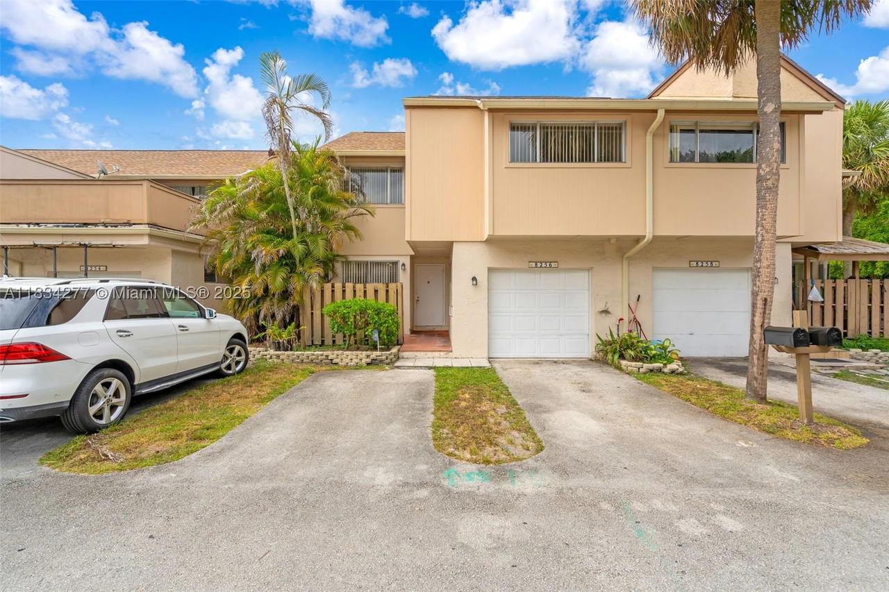 Real estate property located at 8256 9th Ct #2, Broward, Townhouses At Jacaranda C, Plantation, FL