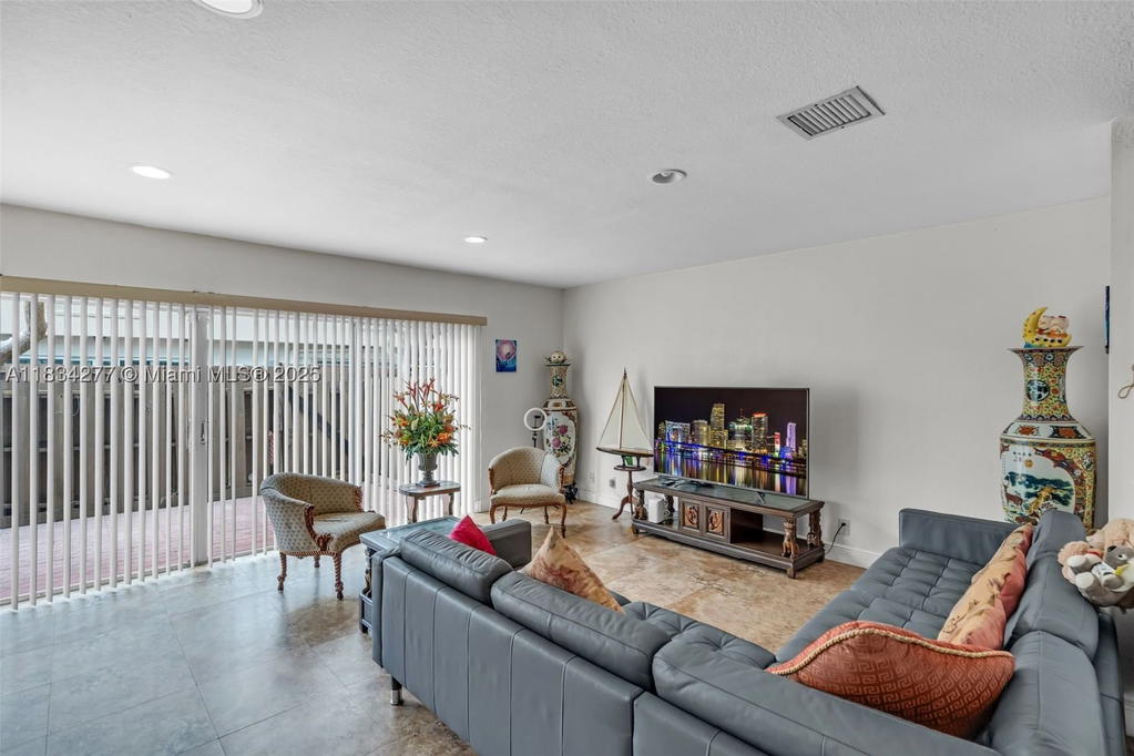 Real estate property located at 8256 9th Ct #2, Broward, Townhouses At Jacaranda C, Plantation, FL
