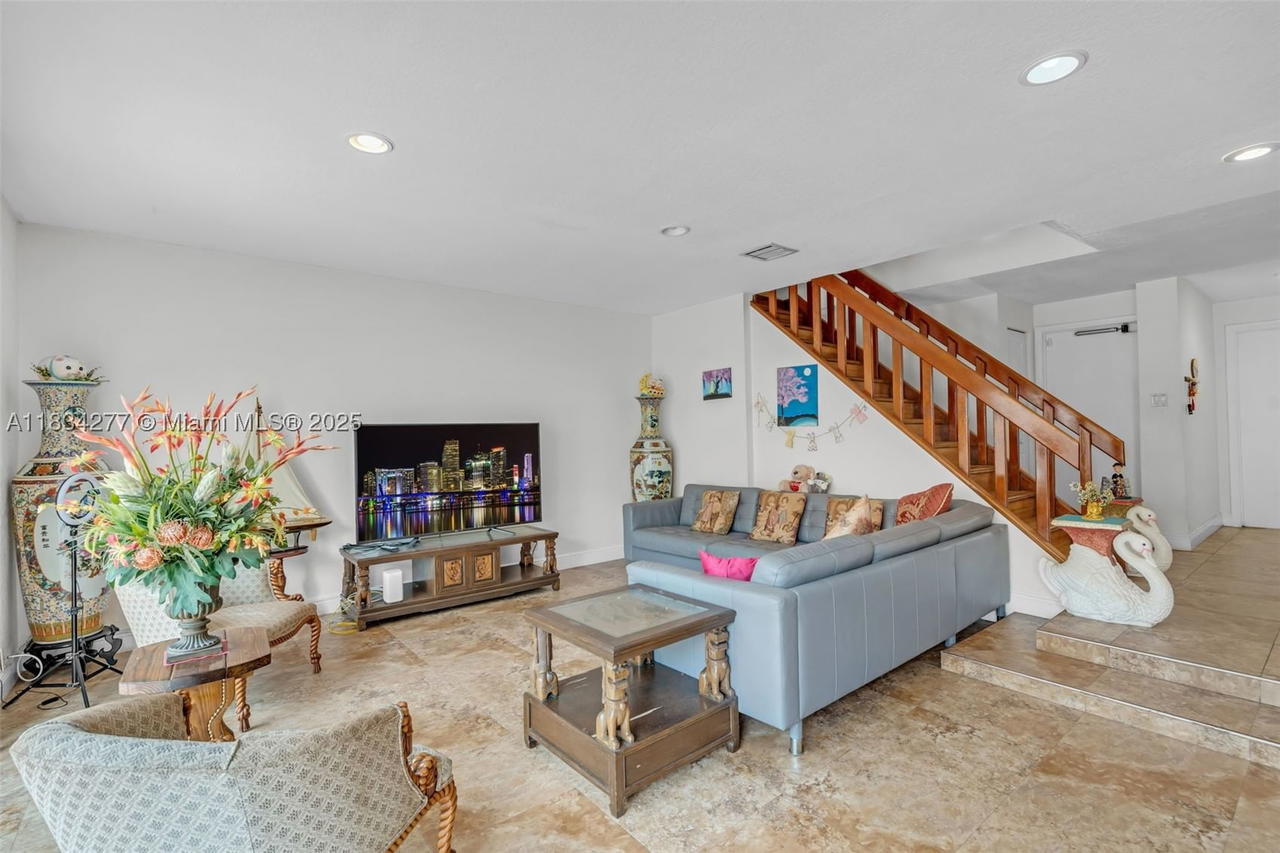Real estate property located at 8256 9th Ct #2, Broward, Townhouses At Jacaranda C, Plantation, FL