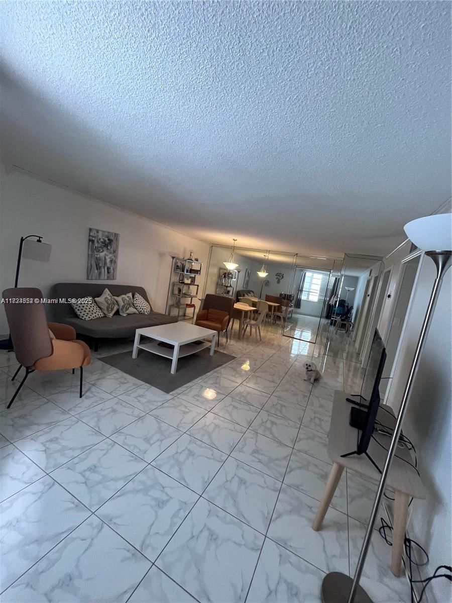 Real estate property located at 1913 Ocean Dr #302, Broward, Chelsea Bayview Condo, Hallandale Beach, FL