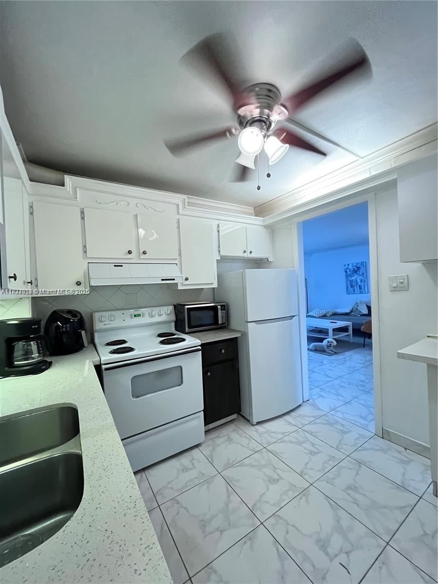 Real estate property located at 1913 Ocean Dr #302, Broward, Chelsea Bayview Condo, Hallandale Beach, FL