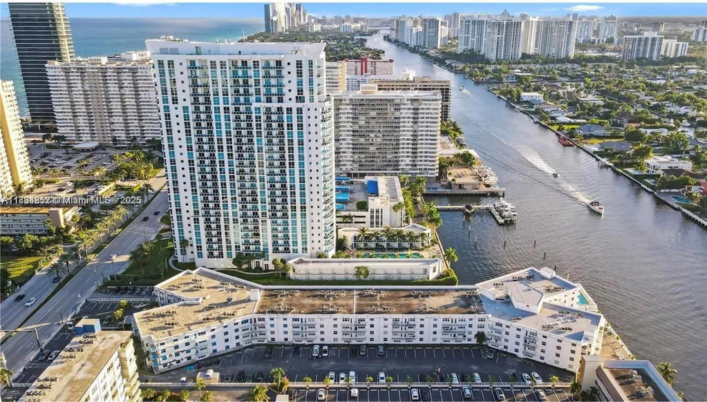 Real estate property located at 1913 Ocean Dr #302, Broward, Chelsea Bayview Condo, Hallandale Beach, FL