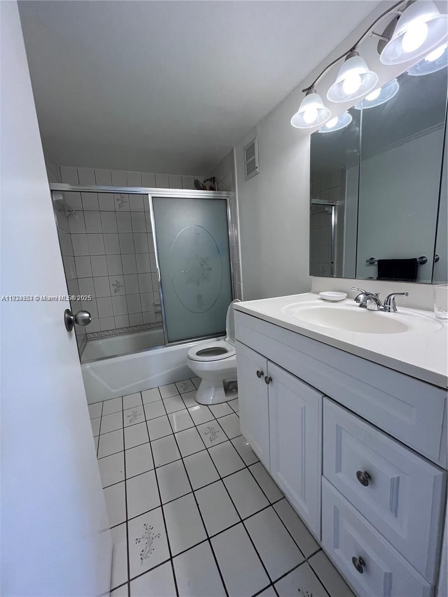 Real estate property located at 1913 Ocean Dr #302, Broward, Chelsea Bayview Condo, Hallandale Beach, FL