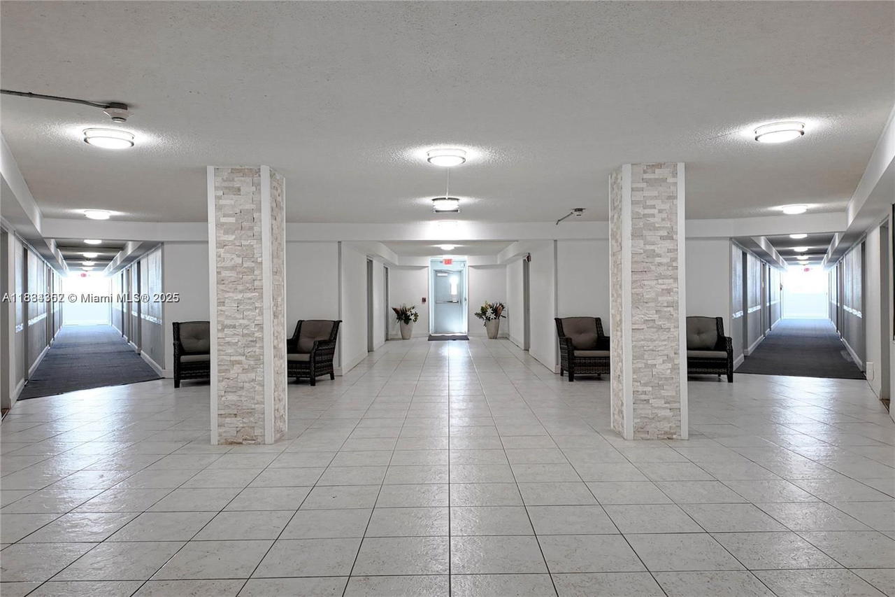 Real estate property located at 1913 Ocean Dr #302, Broward, Chelsea Bayview Condo, Hallandale Beach, FL