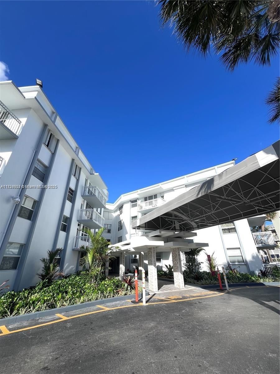 Real estate property located at 1913 Ocean Dr #302, Broward, Chelsea Bayview Condo, Hallandale Beach, FL