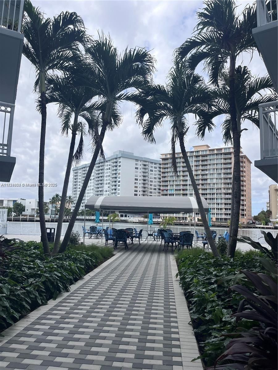 Real estate property located at 1913 Ocean Dr #302, Broward, Chelsea Bayview Condo, Hallandale Beach, FL