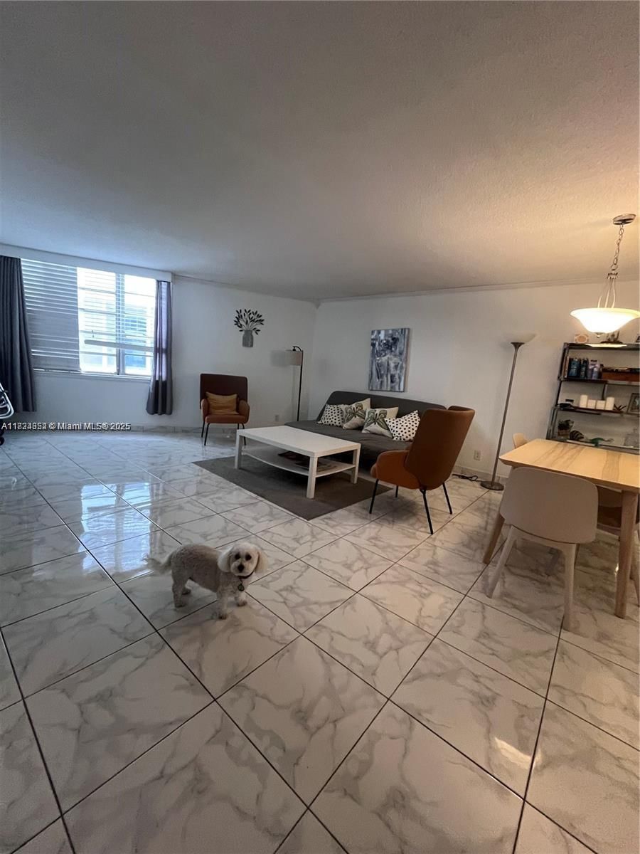 Real estate property located at 1913 Ocean Dr #302, Broward, Chelsea Bayview Condo, Hallandale Beach, FL