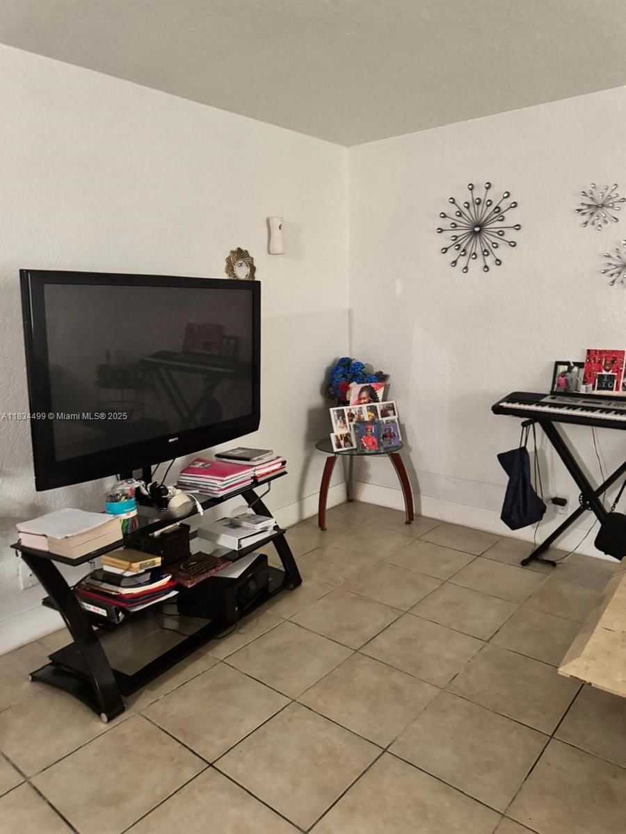 Real estate property located at 4160 21st St #142B, Broward, Calypso Cay Condo, Lauderhill, FL