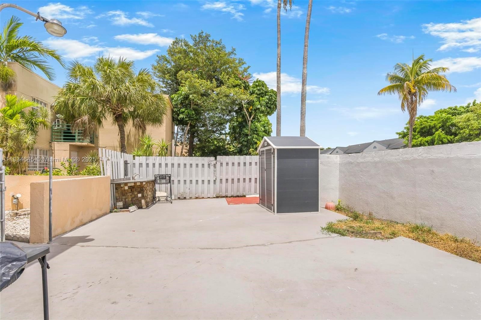 Real estate property located at 11955 18th Ter #9, Miami-dade, Les Chateaux At Int Garde, Miami, FL