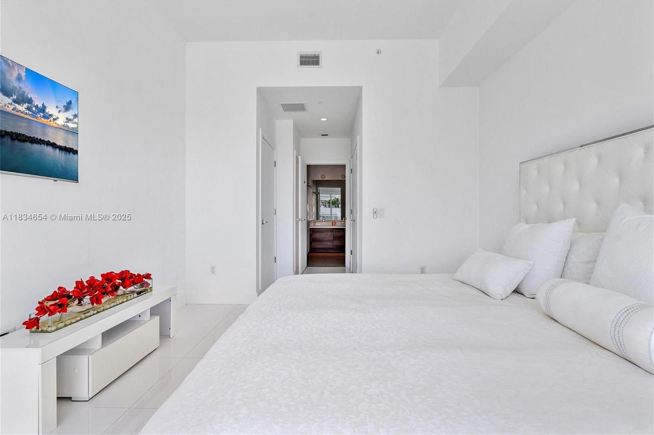 Real estate property located at 1080 Brickell Ave #4209, Miami-dade, The Bondo (1080 Brickell), Miami, FL