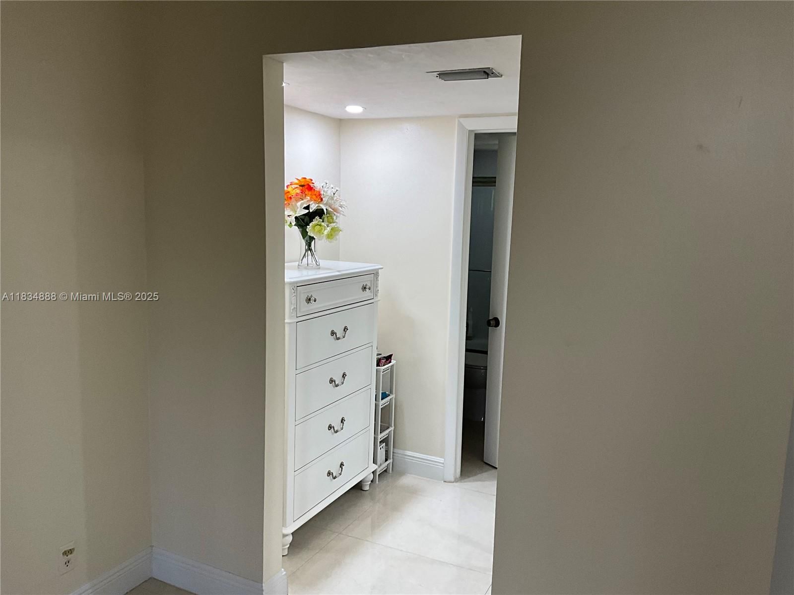 Real estate property located at 300 Berkley Rd #108, Broward, Cambridge House, Hollywood, FL