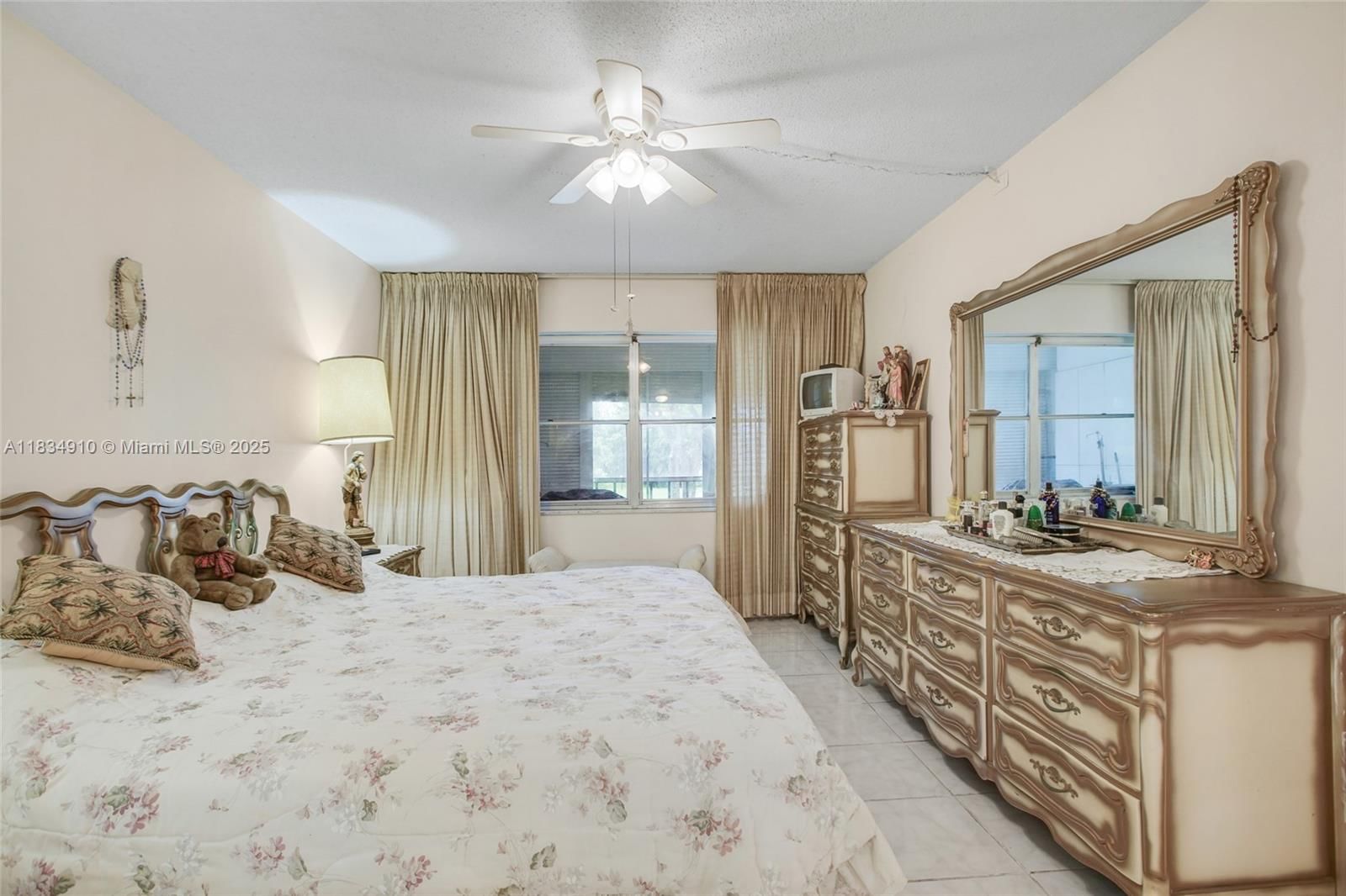 Real estate property located at 5100 Washington St #211, Broward, Hillcrest Country Club Ap, Hollywood, FL