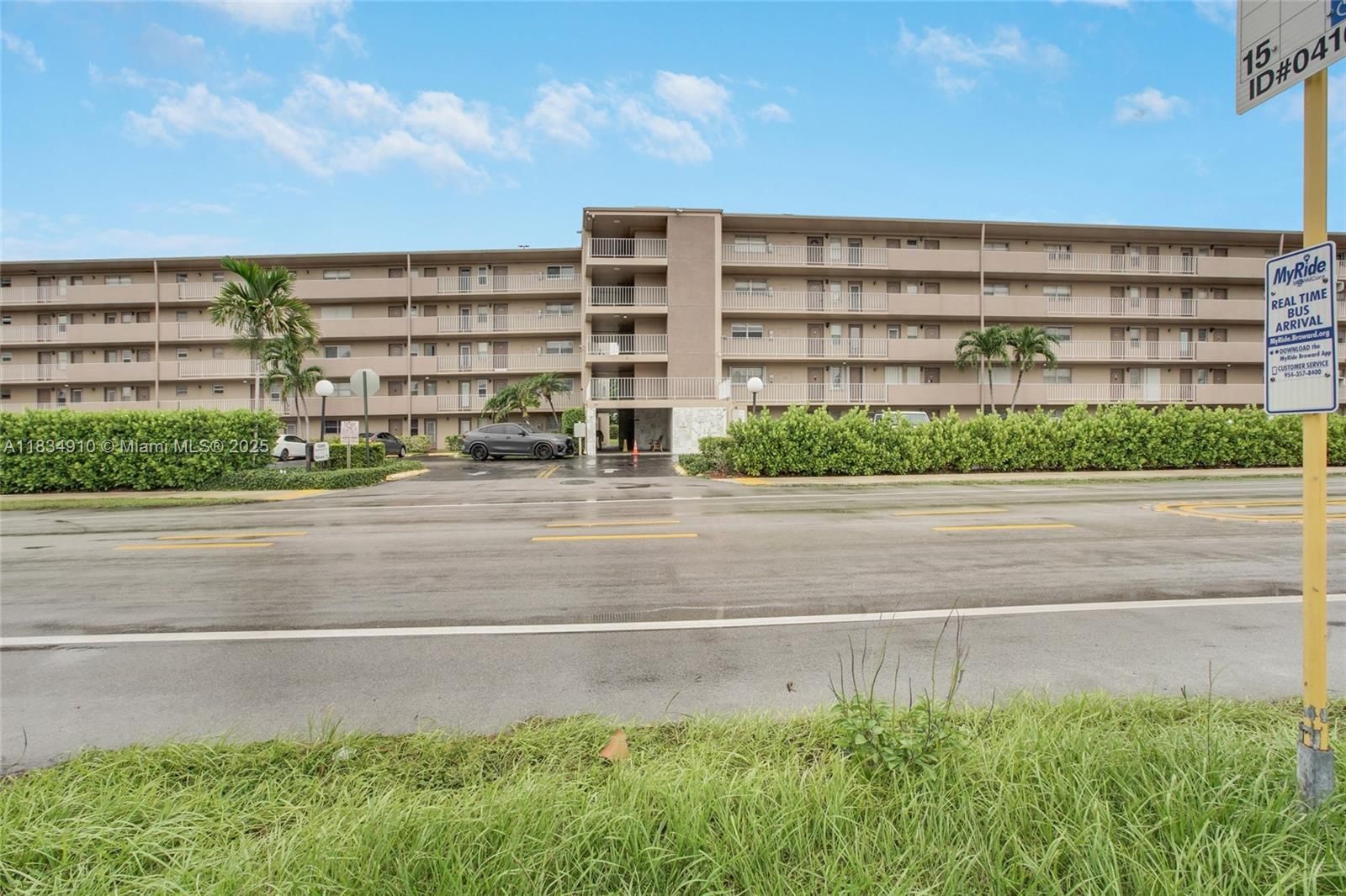 Real estate property located at 5100 Washington St #211, Broward, Hillcrest Country Club Ap, Hollywood, FL