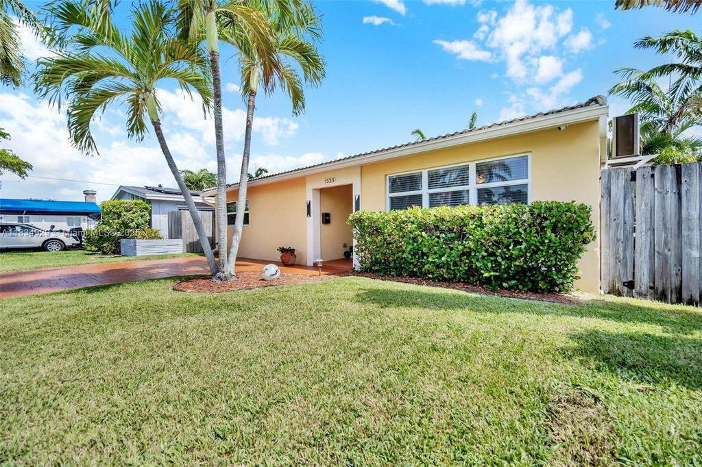 Real estate property located at 1533 Shenandoah St, Broward, Hollywood Homesites Secon, Hollywood, FL