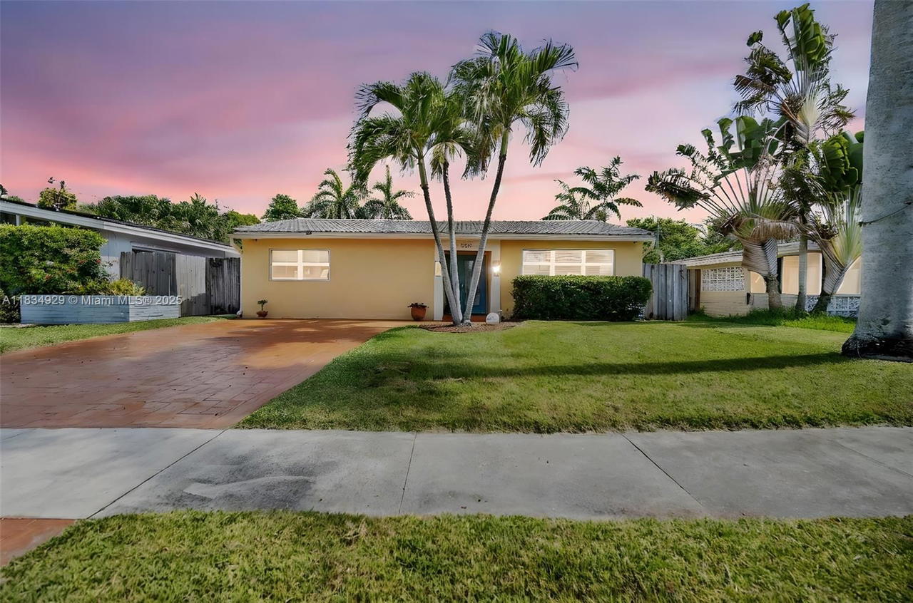Real estate property located at 1533 Shenandoah St, Broward, Hollywood Homesites Secon, Hollywood, FL