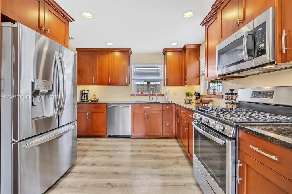 Real estate property located at 1533 Shenandoah St, Broward, Hollywood Homesites Secon, Hollywood, FL