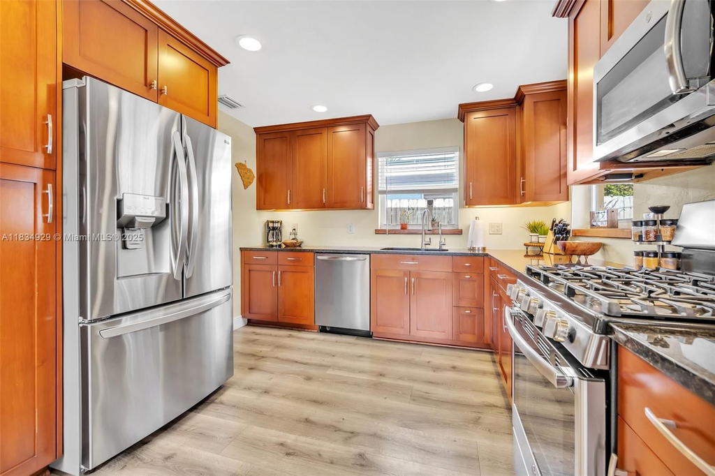 Real estate property located at 1533 Shenandoah St, Broward, Hollywood Homesites Secon, Hollywood, FL
