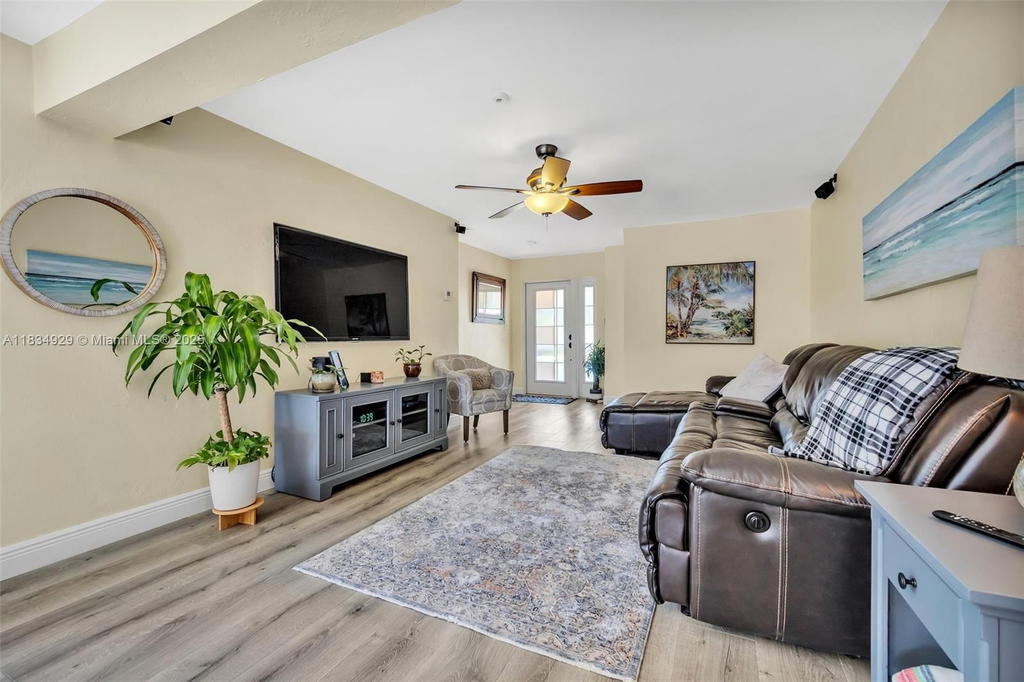 Real estate property located at 1533 Shenandoah St, Broward, Hollywood Homesites Secon, Hollywood, FL