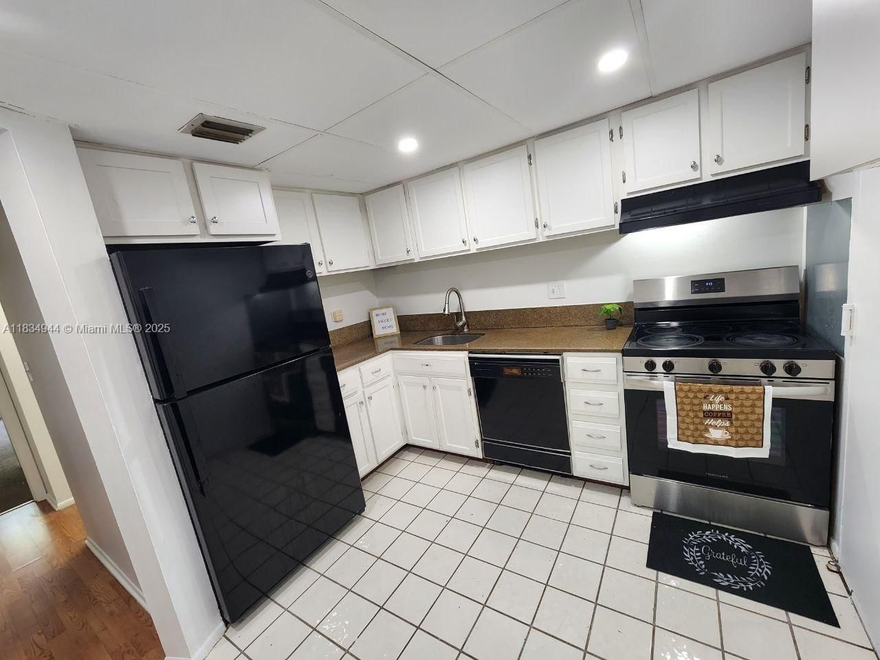 Real estate property located at 3690 Inverrary Dr #1T, Broward, International Village At, Lauderhill, FL