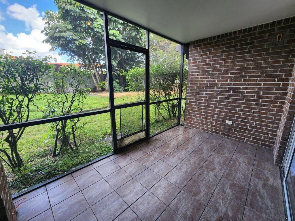 Real estate property located at 3690 Inverrary Dr #1T, Broward, International Village At, Lauderhill, FL