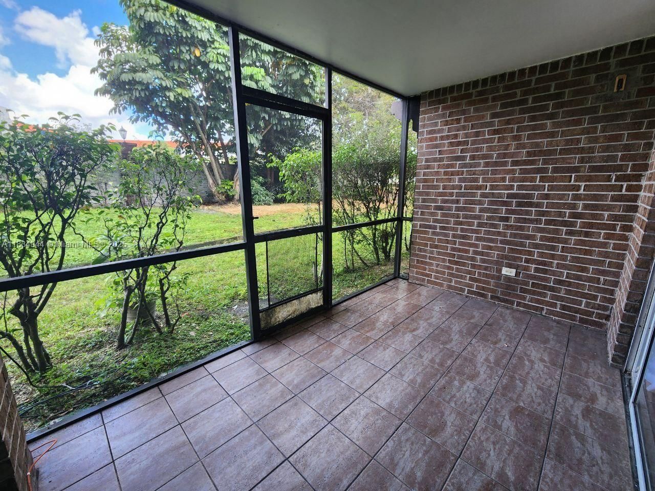 Real estate property located at 3690 Inverrary Dr #1T, Broward, International Village At, Lauderhill, FL