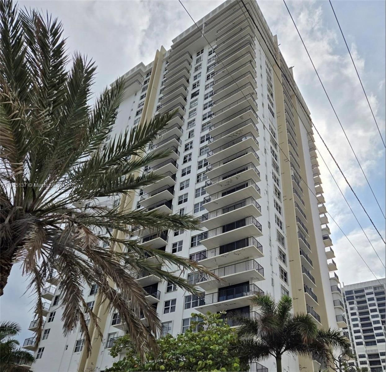 Real estate property located at 2101 Ocean Dr #507, Broward, Quadomain Tower I And Iv, Hollywood, FL