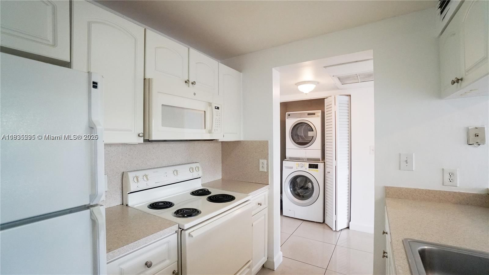 Real estate property located at 8100 Geneva Ct #343, Miami-dade, Las Vistas At Doral Condo, Doral, FL