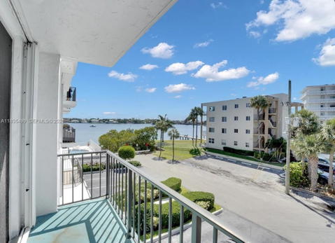 Real estate property located at 301 Croton Ave #203, Palm Beach, Croton Harbor Condo, Lantana, FL