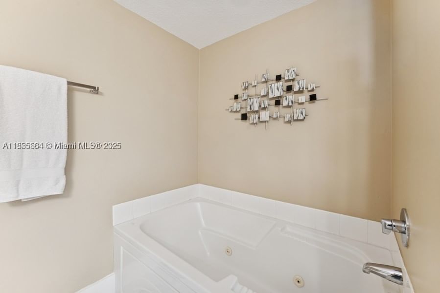 Real estate property located at 18100 Bay Rd #1108, Miami-dade, Marina Bay Club Condo Hot, Sunny Isles Beach, FL