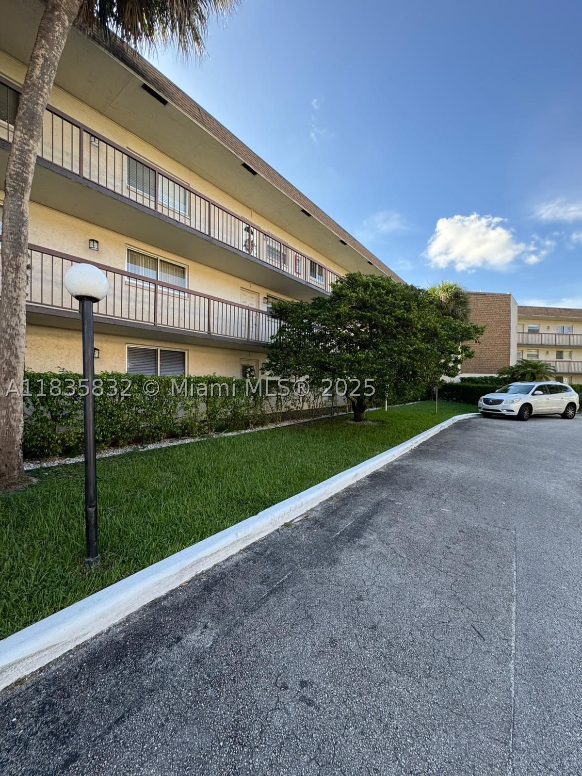 Real estate property located at 7480 17th St #103, Broward, Omega Condo No 7, Plantation, FL