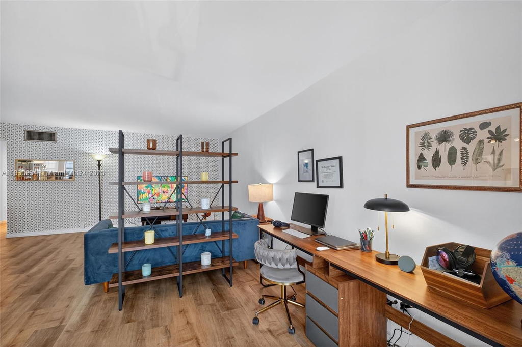 Real estate property located at 1340 Lincoln Rd #403, Miami-dade, Golden House Condo, Miami Beach, FL