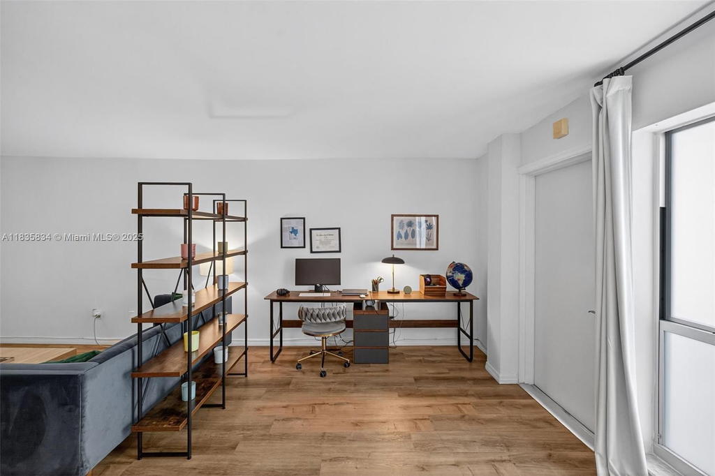 Real estate property located at 1340 Lincoln Rd #403, Miami-dade, Golden House Condo, Miami Beach, FL