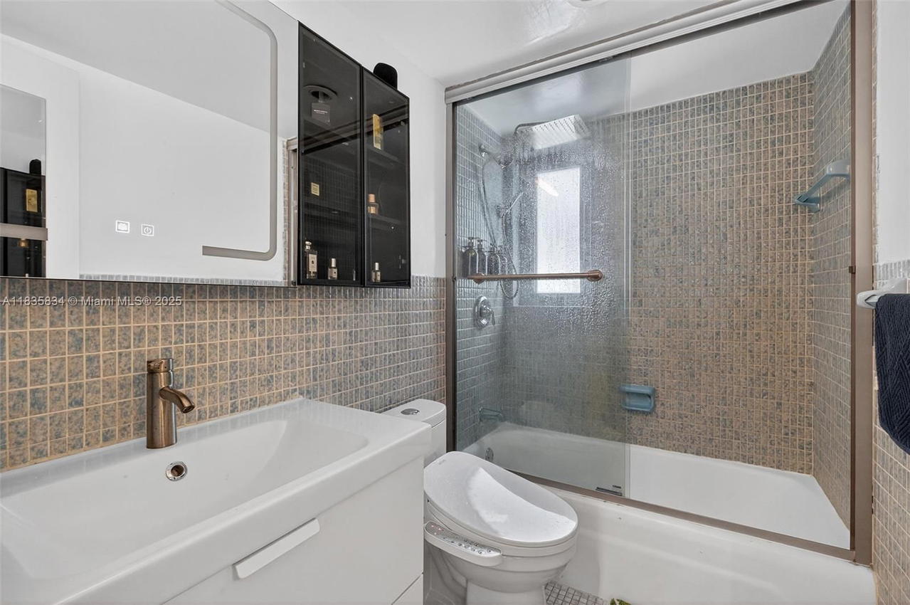 Real estate property located at 1340 Lincoln Rd #403, Miami-dade, Golden House Condo, Miami Beach, FL