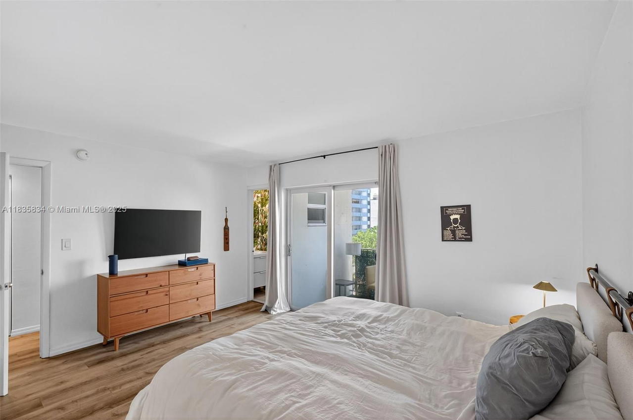 Real estate property located at 1340 Lincoln Rd #403, Miami-dade, Golden House Condo, Miami Beach, FL