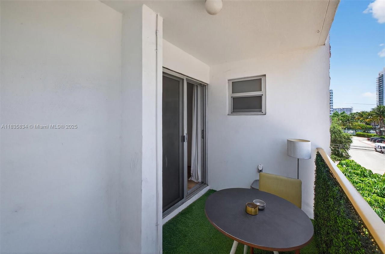 Real estate property located at 1340 Lincoln Rd #403, Miami-dade, Golden House Condo, Miami Beach, FL
