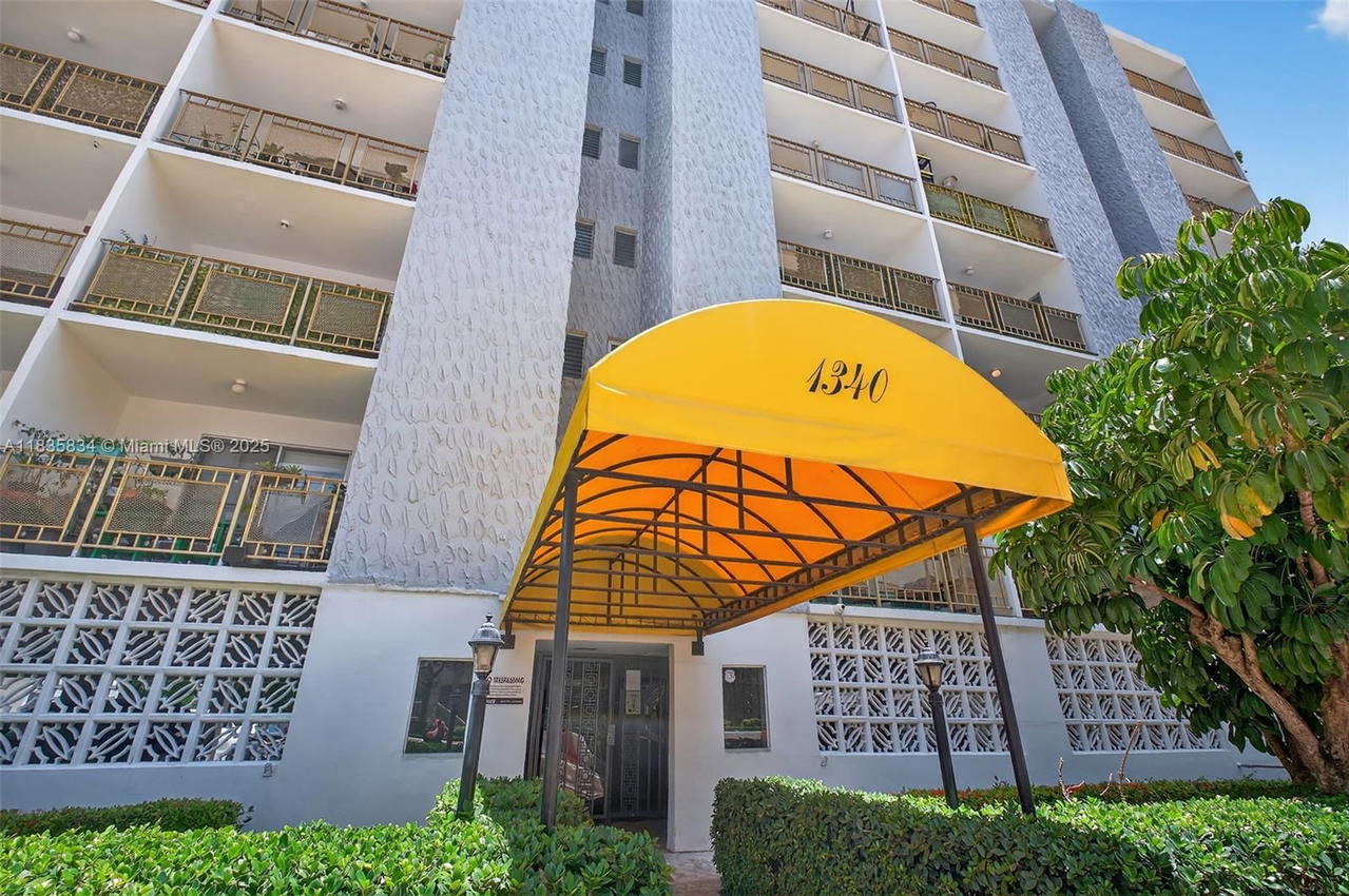 Real estate property located at 1340 Lincoln Rd #403, Miami-dade, Golden House Condo, Miami Beach, FL