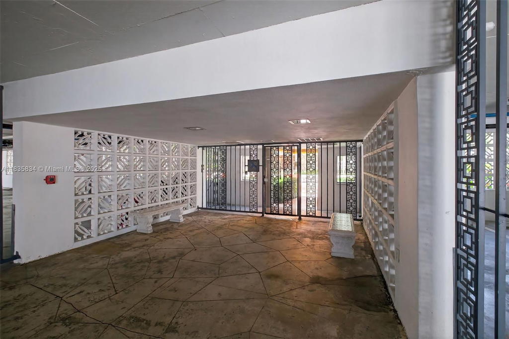 Real estate property located at 1340 Lincoln Rd #403, Miami-dade, Golden House Condo, Miami Beach, FL