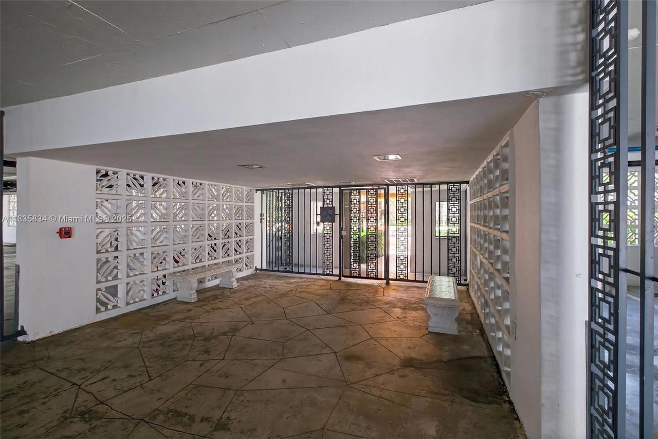 Real estate property located at 1340 Lincoln Rd #403, Miami-dade, Golden House Condo, Miami Beach, FL