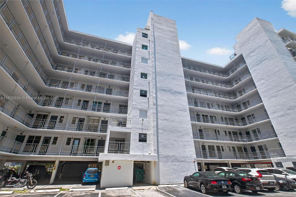 Real estate property located at 1340 Lincoln Rd #403, Miami-dade, Golden House Condo, Miami Beach, FL