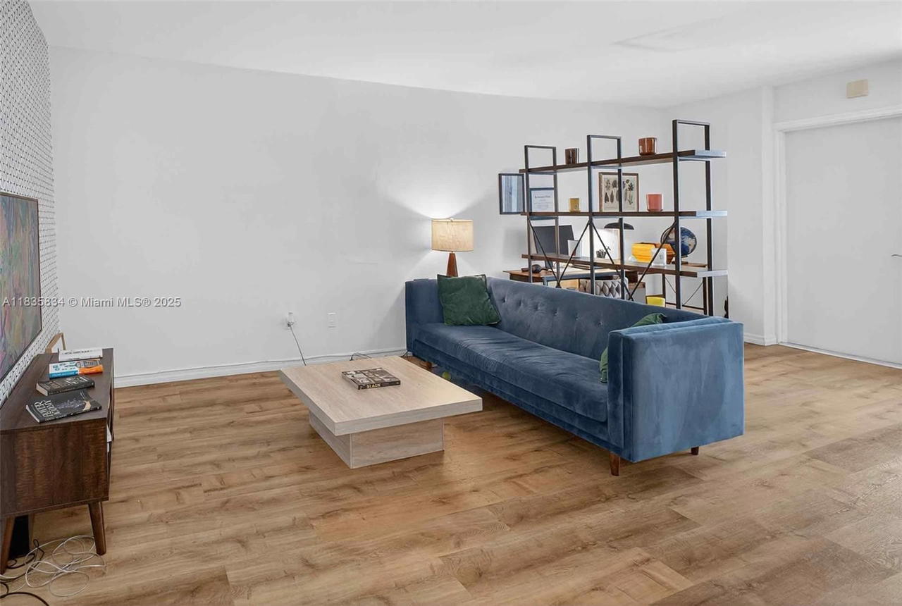Real estate property located at 1340 Lincoln Rd #403, Miami-dade, Golden House Condo, Miami Beach, FL