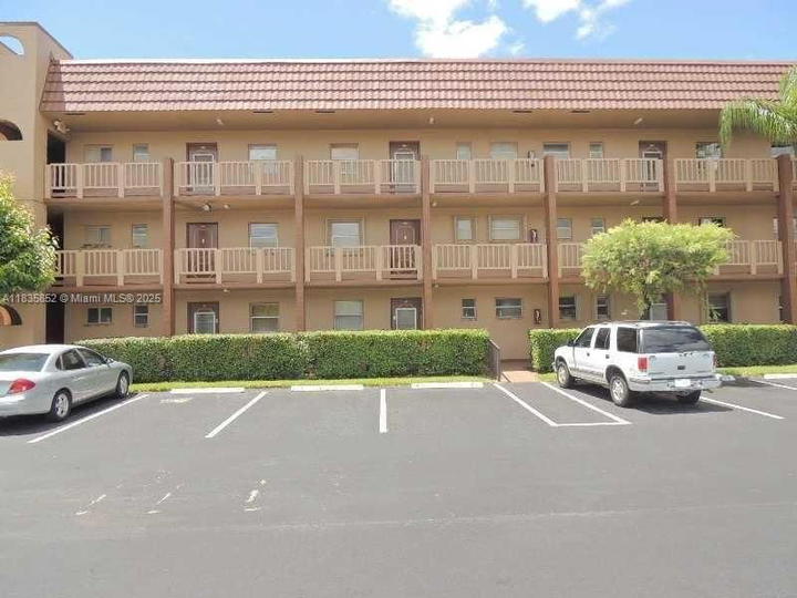 Real estate property located at 9800 Sunrise Lakes Blvd #309, Broward, Sunrise Lakes Phase Iii, Sunrise, FL